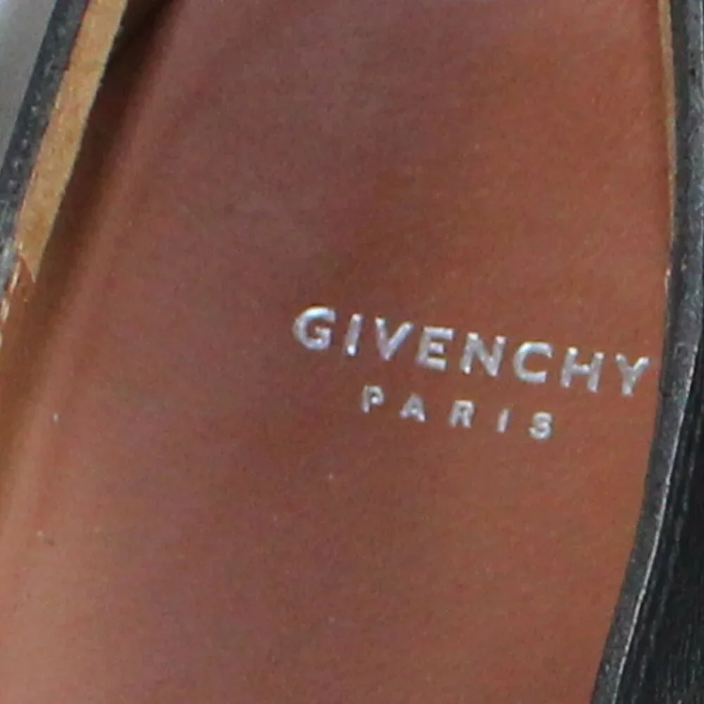 Givenchy Paris Rosanna Chain Black Leather Men’s Derby Shoe  Size 41  (US 8)